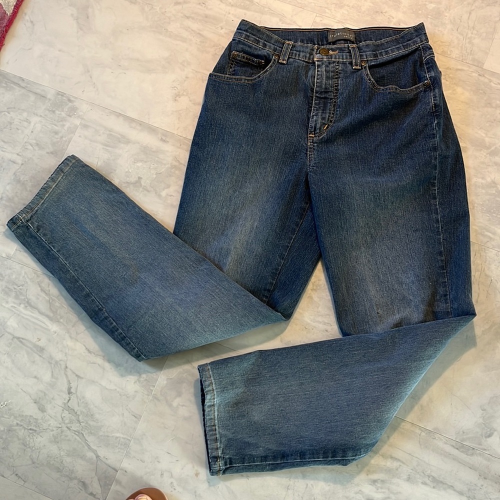 Relativity  Vintage jeans  High waisted  blue  dark wash  Size 6P  EUC